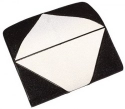 W231 Trifold wallet with button flap snap closure